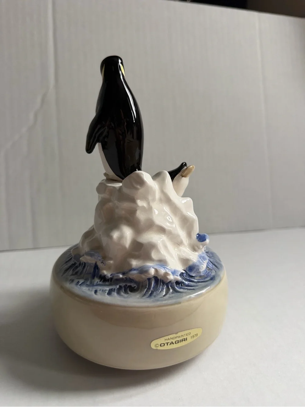 Vintage 1979 Otagiri Japan Penguin Music Box Top of the World WORKS